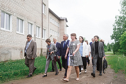 Члены комитета Новгородской областной Думы по образованию, культуре и спорту посетили образовательные учреждения Шимского района