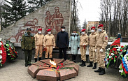 В  День Неизвестного солдата в Старой Руссе почтили память погибших воинов