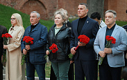 Новгородцы почтили память погибших героев Великой Отечественной войны