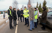 Депутаты совместно с правительством региона проинспектировали состояние гарантийных дорог после зимы