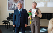 В преддверии 8 марта Юрий Бобрышев поздравил женщин-глав и председателей Дум районов и округов