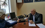 Депутат Сергей Хвостиков провел прием граждан