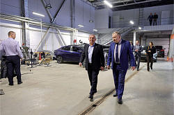 Юрий Бобрышев посетил «НовгородГАЗавтосервис» – одно из ведущих автосервисных предприятий Великого Новгорода и области