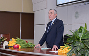 В преддверии 8 марта Юрий Бобрышев поздравил женщин-медиков