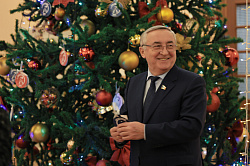 Депутатский корпус традиционно присоединился к Всероссийской благотворительной акции «Ёлка желаний»