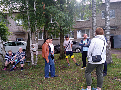 Вопросы обновления детской площадки Ольга Борисова обсудила с жителями Старой Руссы