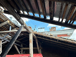 Процесс ремонта крыши дома на Большой Московской запущен