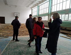 Ольга Борисова проверила ход ремонтных работ в школах Старорусского района