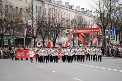 Спустя два года ковидных ограничений по улицам Великого Новгорода вновь прошел Бессмертный полк