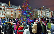 Денис Павлюк решил поддержать давнюю традицию проведения новогодних праздников в Псковском микрорайоне