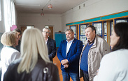 Члены комитета по образованию, культуре и спорту посетили образовательные учреждения Шимского района