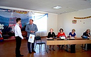 Депутат Юрий Саламонов поздравил боровичских выпускников