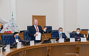 В преддверии Нового года ребята из шести районов области примерили на себя роль депутатов Новгородской областной Думы