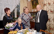 Елена Писарева поздравила ветерана Великой Отечественной войны Зинаиду Ивановну Андрееву с 99-летием