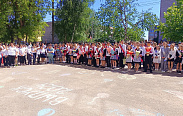 В школах Великого Новгорода прошли последние звонки