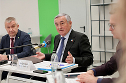 Юрий Бобрышев: Важно не только привлекать молодых людей в округа, но и создавать условия, чтобы они оставались Юрий Бобрышев: Важно не только привлекать молодых людей в округа, но и создавать условия, чтобы они оставались