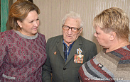 Елена Писарева вручила юбилейные медали в честь 75-летия Победы в Великой Отечественной войне