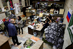 В преддверии Дня добровольца депутаты поблагодарили волонтёров новгородского движения «Золотые руки ангела» В преддверии Дня добровольца депутаты поблагодарили волонтёров новгородского движения «Золотые руки ангела»