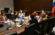 Льготы многодетным семьям и учителям обсудили на круглом столе члены молодежного парламента