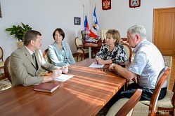 К срочному решению ещё одной проблемы призвала Елена Писарева