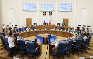 Новгородская областная Дума продолжает совершенствовать законодательство в сфере поддержки многодетных семей во исполнение Указа Президента