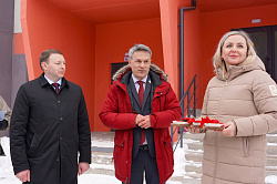 Новгородским медикам вручили ключи от новых квартир