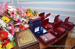 В День Конституции новгородцам вручили государственные награды