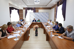 Новгородская областная Дума и Новгородская областная Федерация профсоюзов обсудили меры поддержки медработников и работников лесного хозяйства