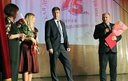 Анатолий Можжерин и Юрий Саламонов поздравили школу искусств с юбилеем