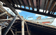 Процесс ремонта крыши дома на Большой Московской запущен