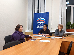 Лариса Артемьева и Ольга Захарова провели совместный приём граждан в городе Боровичи