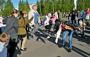 Анатолий Федотов помог организовать праздник забытых игр в парке «Веряжский»