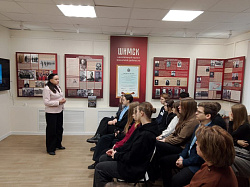 Ольга Борисова провела урок мужества в музее посёлка Шимск