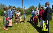 Ольга Борисова посетила многодетную семью в Старорусском районе