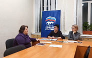 Лариса Артемьева и Ольга Захарова провели совместный приём граждан в городе Боровичи