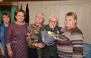 Елена Писарева вручила юбилейные медали в честь 75-летия Победы в Великой Отечественной войне