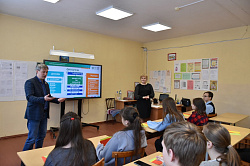 Станислав Мельников провёл урок по финансовой грамотности для учеников 9 класса школы №26