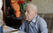 Юрий Бобрышев поздравил с Днем Победы ветерана Великой Отечественной войны Александра Петровича Попова