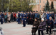 У стелы «Город воинской славы» в Великом Новгороде состоялся митинг в честь 77-говощины Победы