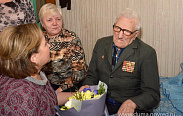 Елена Писарева вручила юбилейные медали в честь 75-летия Победы в Великой Отечественной войне