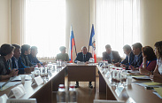 Выездное заседание профильного парламентского комитета в Шимском районе