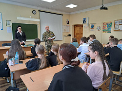Алексей Прокопов провел для новгородских школьников урок патриотизма