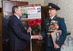 Николай Верига поздравил 98-летнего фронтовика, участника парада в честь Дня Победы в Москве