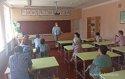 Вопросы благоустройства дворовых территорий стали центральной темой встречи Елены Писаревой с жителями микрорайона Коммунистический