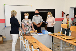 Елена Писарева оценила готовность к новому учебному году школы №4 в городе Боровичи