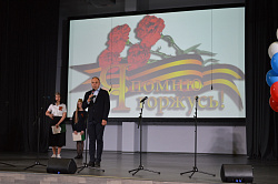 В школе №37 в Псковском микрорайоне Великого Новгорода прошёл торжественный концерт, приуроченный ко Дню Великой Победы