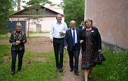 В рамках поездки в Солецкий округ парламентарии посетили парк-усадьбу Васильчиковых в д. Выбити