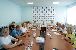 Комитеты Новгородской областной Думы продолжают работу в округах региона