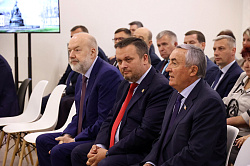 Депутаты регионального парламента приняли участие во встрече с председателем комитета по государственному строительству и законодательству ГосДумы Павлом Крашенинниковым Депутаты регионального парламента приняли участие во встрече с председателем комитета по государственному строительству и законодательству ГосДумы Павлом Крашенинниковым