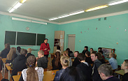 Ольга Борисова провела для старорусских школьников урок о миротворческой операции на Украине